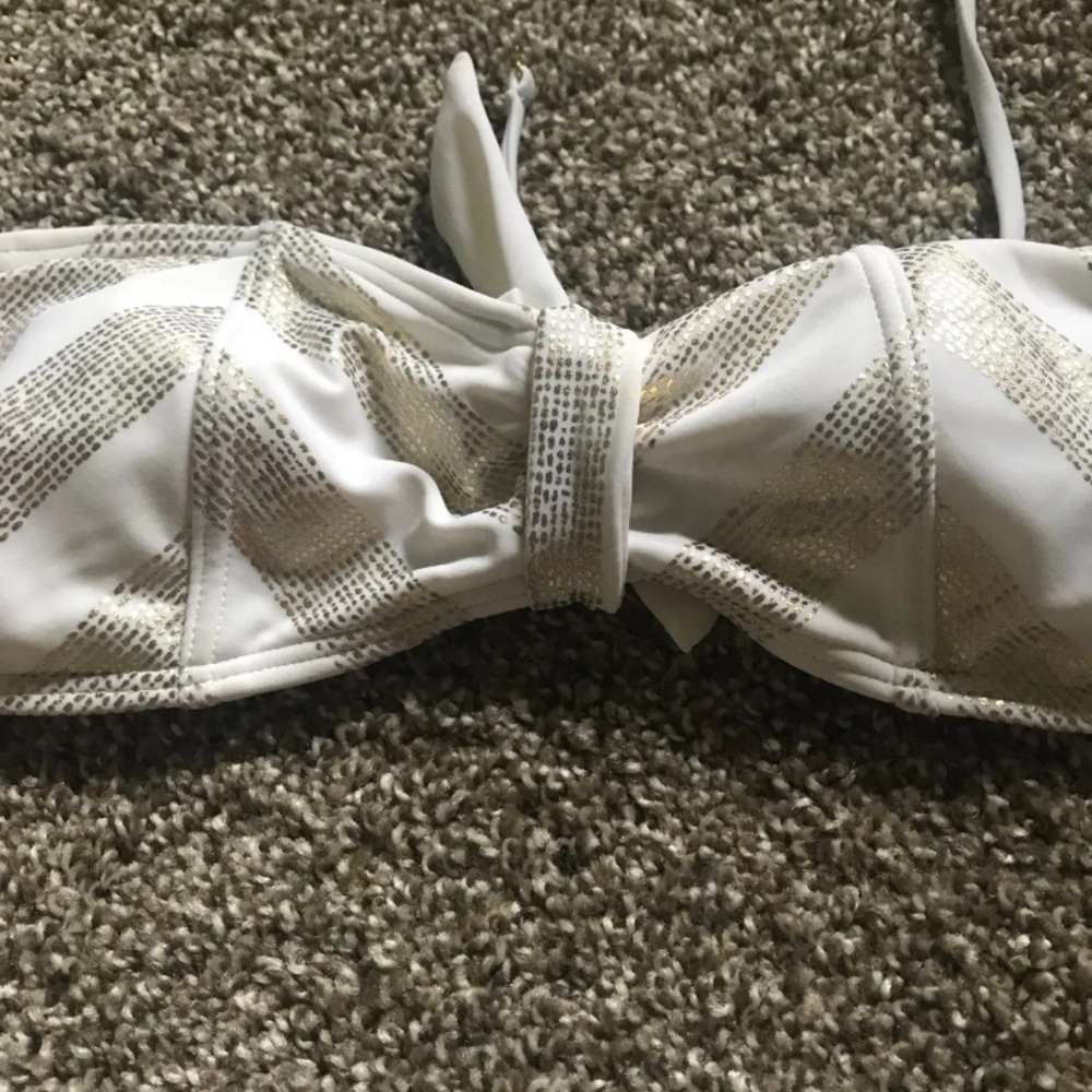 Bikini - Picture 4 of 4